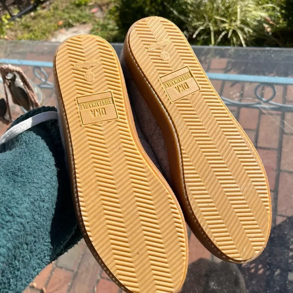 DNA Footwear Hope “This Was A Bottle” Sneakers NWT